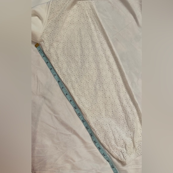 Gap size L “new off white” sweatshirt, eyelet sleeves. NWOT, sold out at Gap! - Picture 9 of 13
